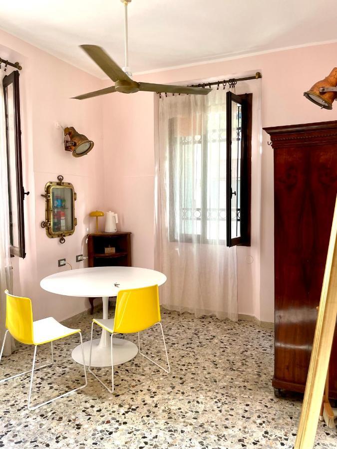 Venetian Pink Apartment In Dorsoduro Exterior photo
